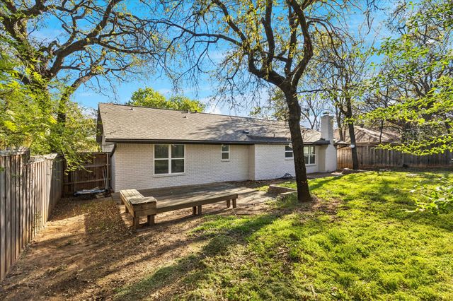 5719 Valley Ridge Court, Arlington, TX 76017