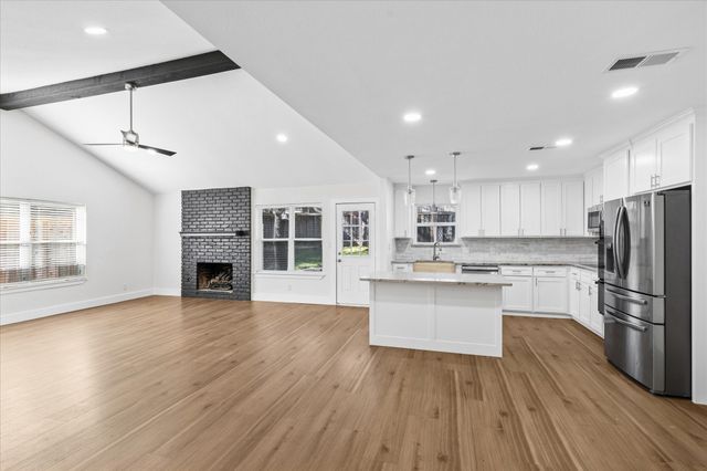 5719 Valley Ridge Court, Arlington, TX 76017