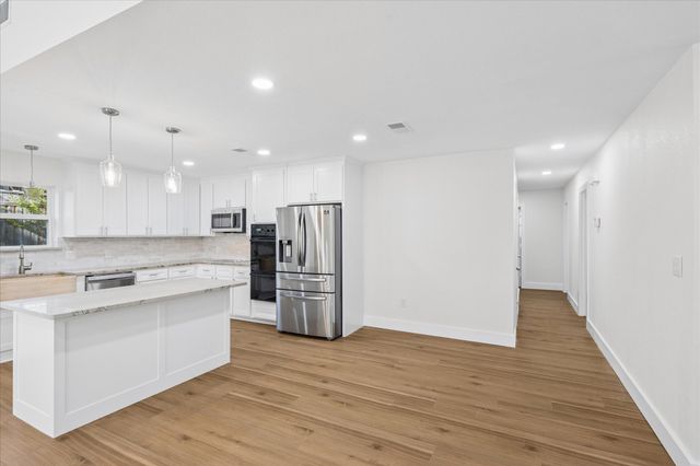 5719 Valley Ridge Court, Arlington, TX 76017