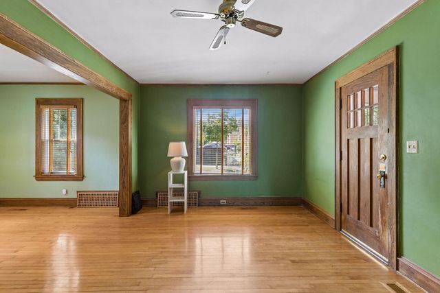 916 34th Street W, Minneapolis, MN 55408