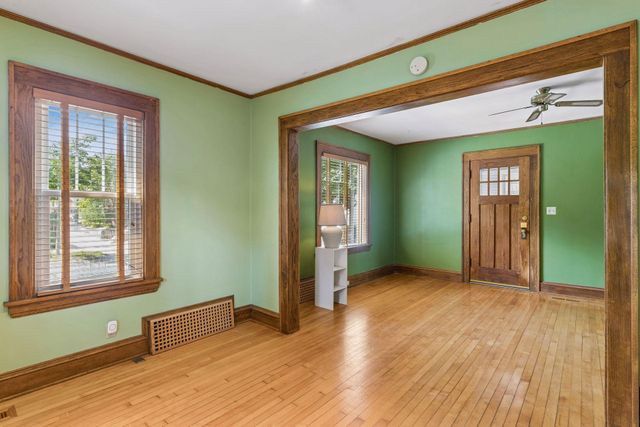 916 34th Street W, Minneapolis, MN 55408