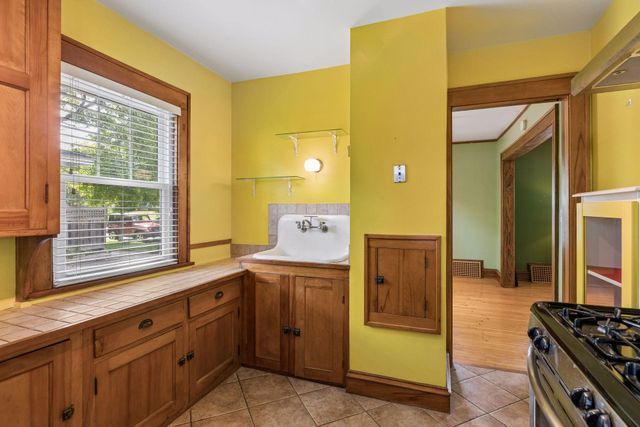 916 34th Street W, Minneapolis, MN 55408