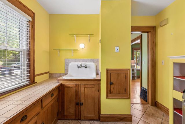 916 34th Street W, Minneapolis, MN 55408