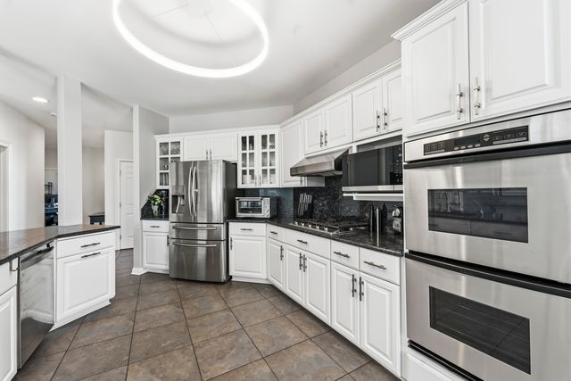 6N274 W Ridgewood Lane, St. Charles, IL 60175