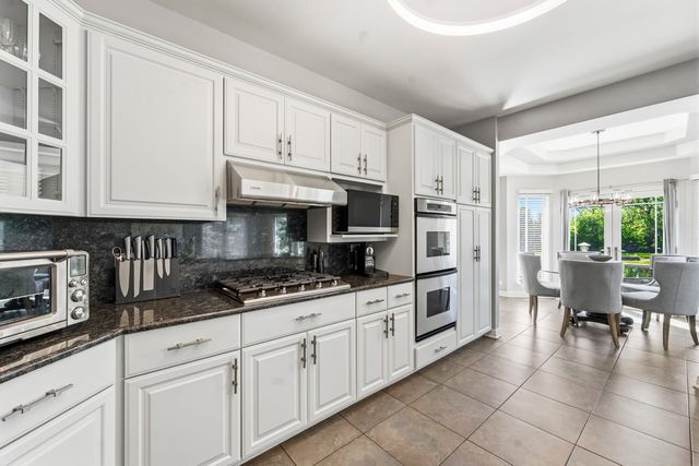 6N274 W Ridgewood Lane, St. Charles, IL 60175
