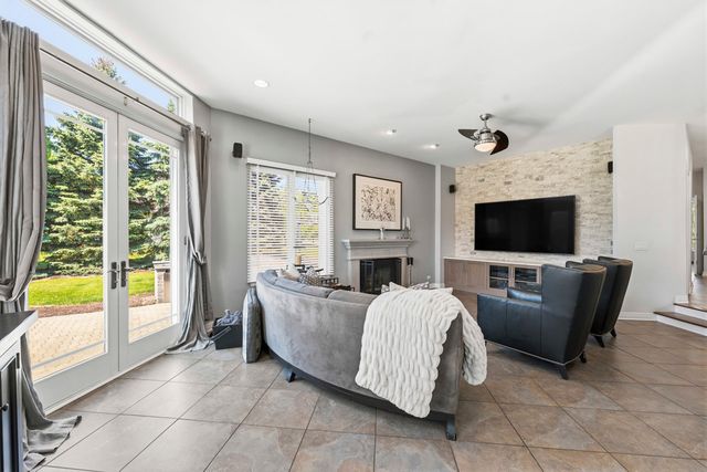 6N274 W Ridgewood Lane, St. Charles, IL 60175