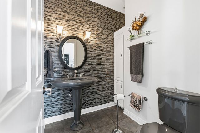 6N274 W Ridgewood Lane, St. Charles, IL 60175