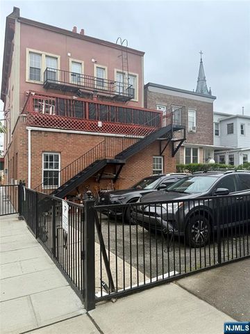 1300 Central 1, Union City, NJ 07087