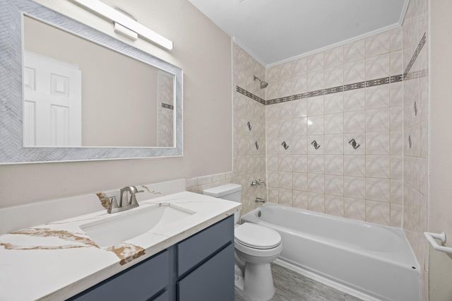 9616 Long Point Road 54, Houston, TX 77055