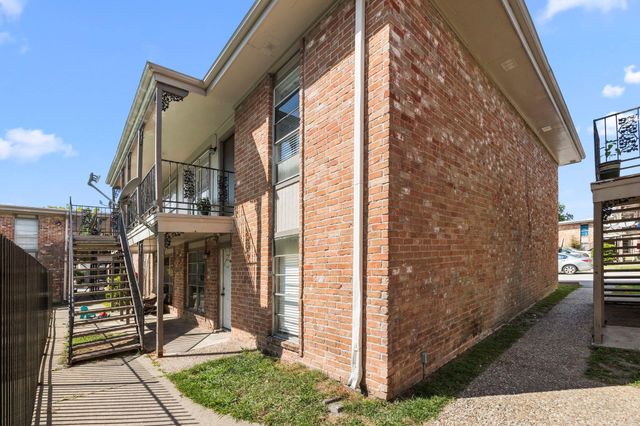 9616 Long Point Road 54, Houston, TX 77055