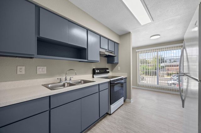 9616 Long Point Road 54, Houston, TX 77055