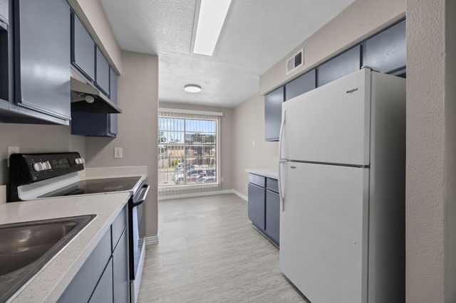 9616 Long Point Road 54, Houston, TX 77055