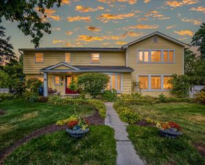 83 N Park Boulevard, Glen Ellyn, IL 60137