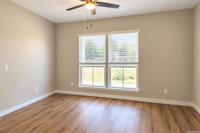910 COUNTRY CLUB DR, Seguin, TX 78155