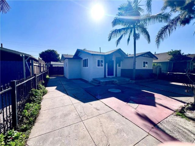 1026 W Pine, Santa Ana, CA 92703