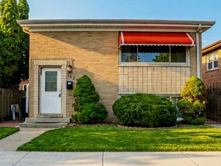 1637 N 34th Avenue, Melrose Park, IL 60160