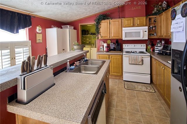 571 Robinson Hollow Road, Elkview, WV 25071