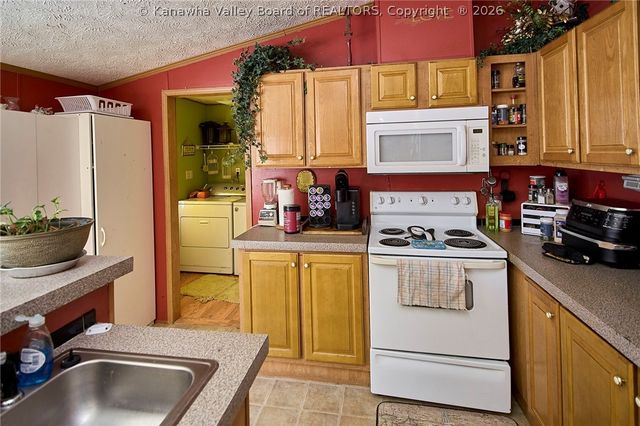 571 Robinson Hollow Road, Elkview, WV 25071