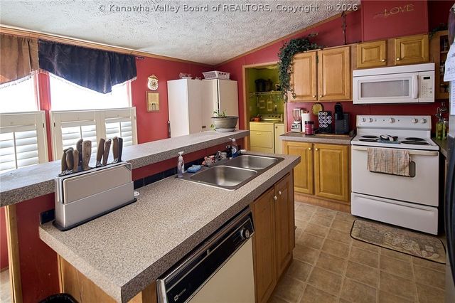 571 Robinson Hollow Road, Elkview, WV 25071