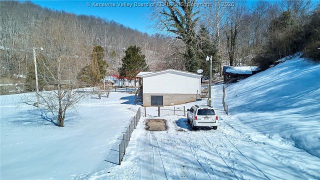 571 Robinson Hollow Road, Elkview, WV 25071