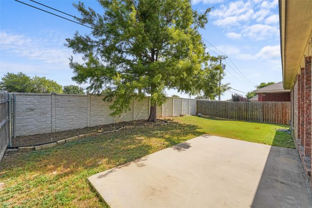 556 Caravan Drive, Fort Worth, TX 76131