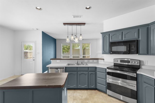 556 Caravan Drive, Fort Worth, TX 76131