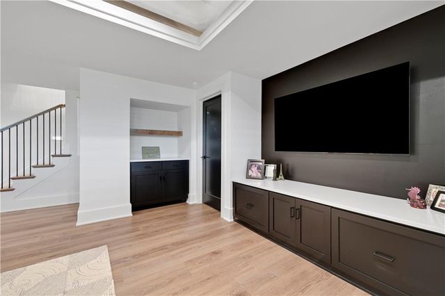 17401 Oakshire Street, Overland Park, KS 66221