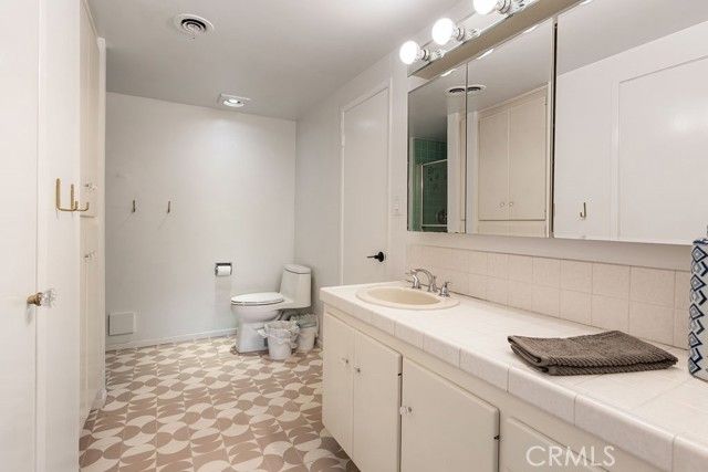 2284 Redlands Drive, Newport Beach, CA 92660