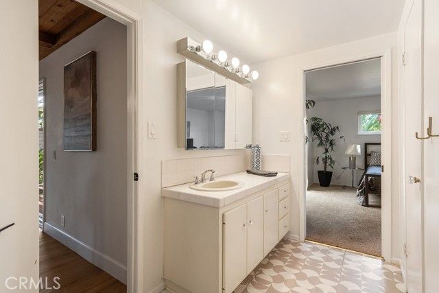 2284 Redlands Drive, Newport Beach, CA 92660