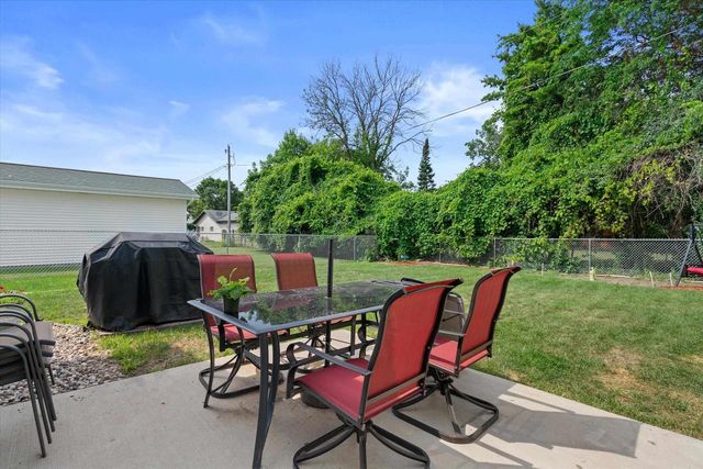 1008 MEADOWVIEW DRIVE, Menasha, WI 54952