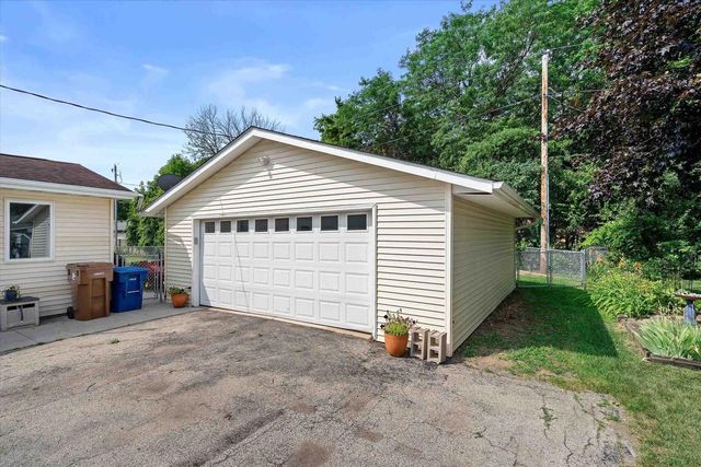 1008 MEADOWVIEW DRIVE, Menasha, WI 54952