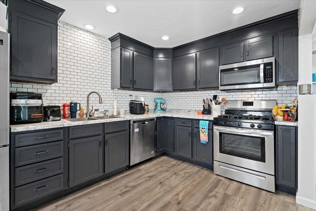 1008 MEADOWVIEW DRIVE, Menasha, WI 54952
