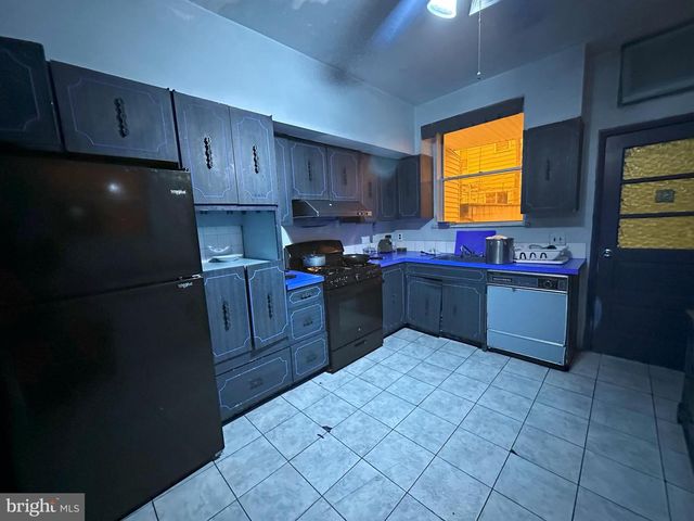 2215 S 9TH ST, Philadelphia, PA 19148