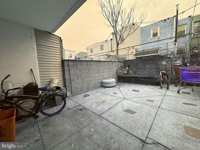 2215 S 9TH ST, Philadelphia, PA 19148