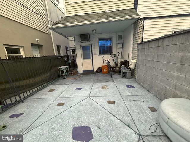 2215 S 9TH ST, Philadelphia, PA 19148