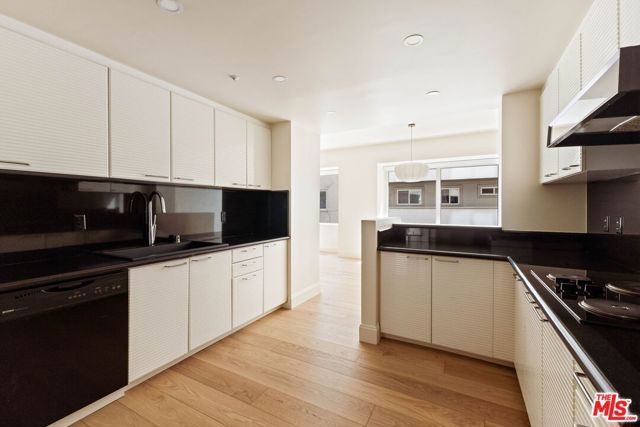 10520 Wilshire Boulevard 206, Los Angeles, CA 90024