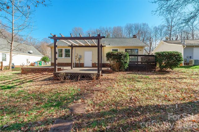 7225 McTeal Place, Charlotte, NC 28262