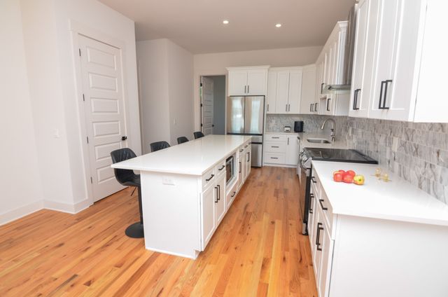 411 McAdoo Ave, Nashville, TN 37205