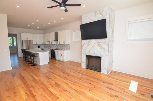 411 McAdoo Ave, Nashville, TN 37205