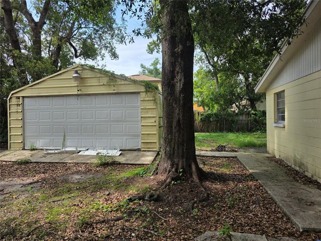 1212 E CHILKOOT AVENUE, Tampa, FL 33612