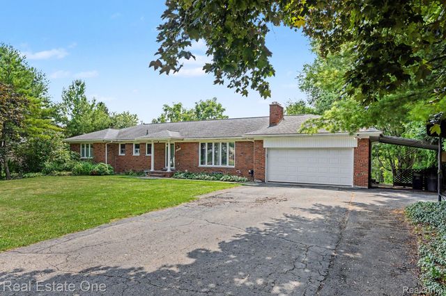 2888 Colonial Way, Bloomfield Hills, MI 48304