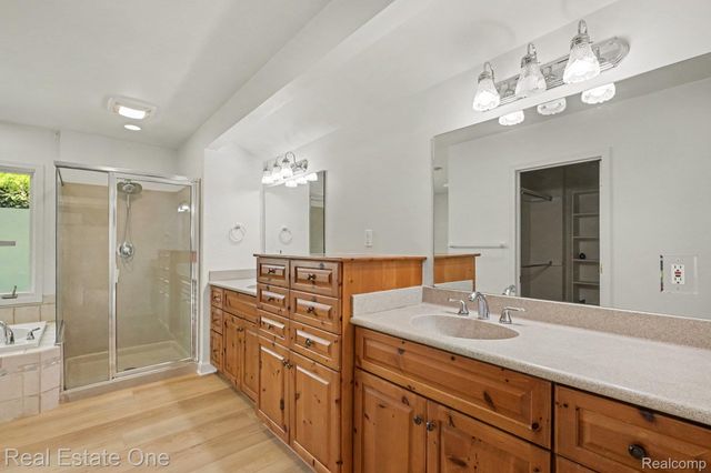 2888 Colonial Way, Bloomfield Hills, MI 48304