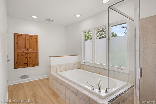 2888 Colonial Way, Bloomfield Hills, MI 48304