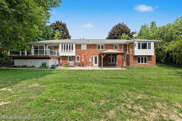 2888 Colonial Way, Bloomfield Hills, MI 48304