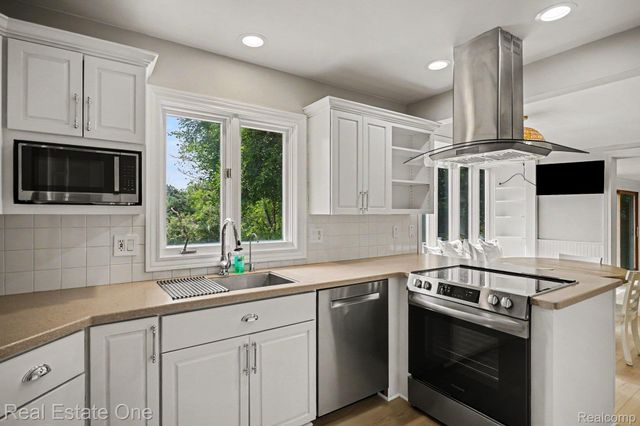 2888 Colonial Way, Bloomfield Hills, MI 48304