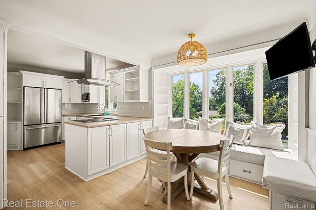 2888 Colonial Way, Bloomfield Hills, MI 48304