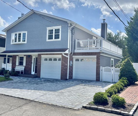 26 Violet Road, Bayville, NY 11709