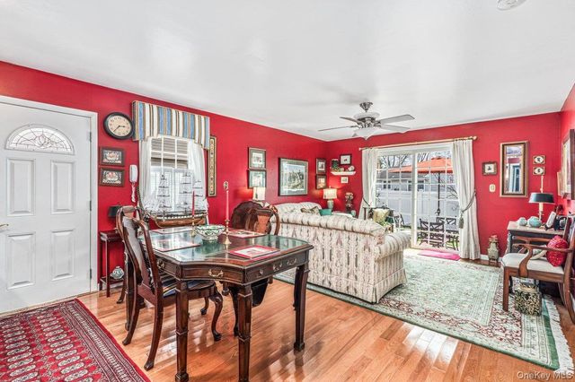 26 Violet Road, Bayville, NY 11709
