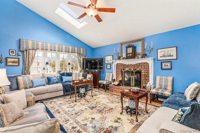 26 Violet Road, Bayville, NY 11709