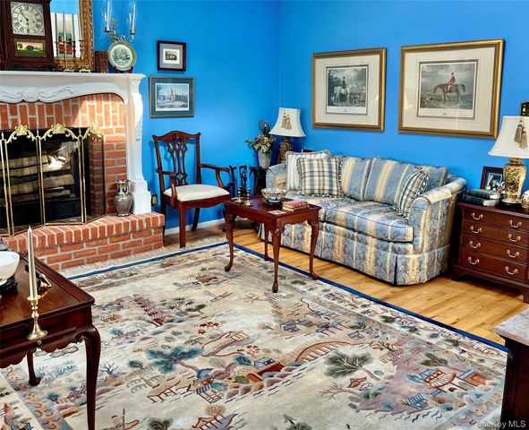 26 Violet Road, Bayville, NY 11709
